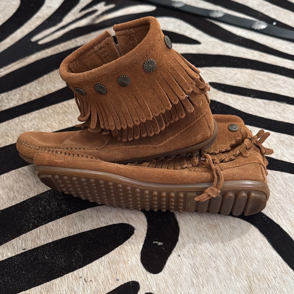 Minnetonka Brown Suede Fringe Moccasin Boots